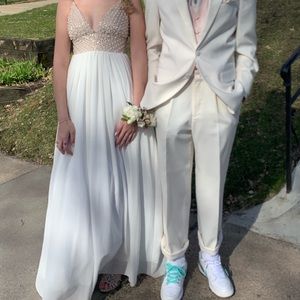 Look like a Greek Goddess in this sz 5 formal